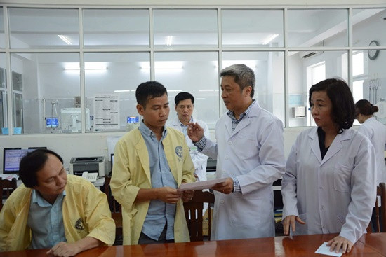 Thứ trưởng Bộ Y tế Nguyễn Trường Sơn kiểm tra vụ tai biến sản khoa tại Đà Nẵng