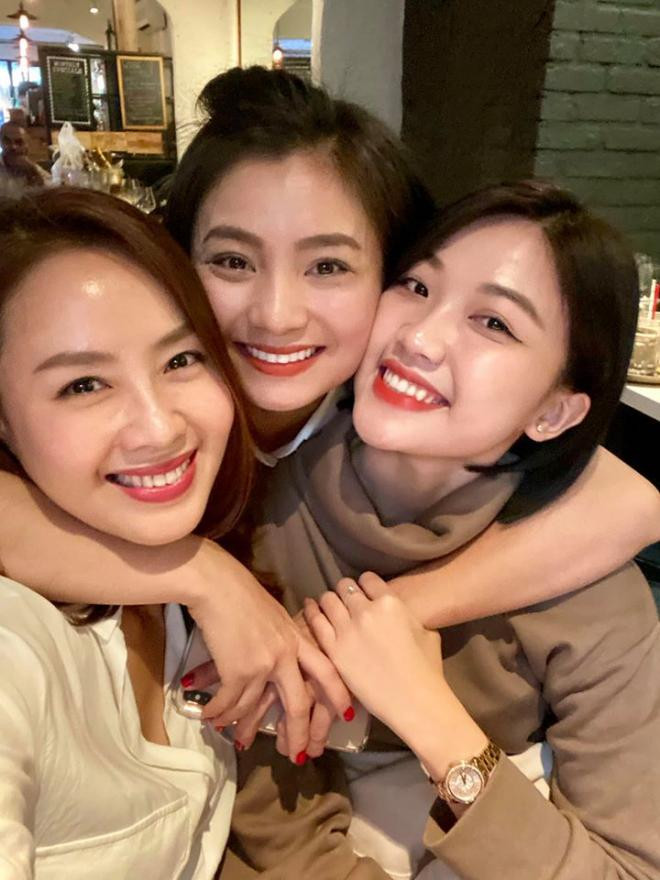 dàn diễn viên Hoa hồng trên ngực trái ngoài đời  3