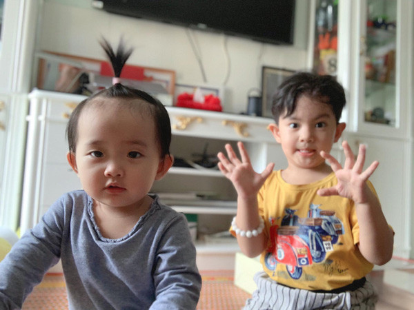 Hai con của Khánh Thi – Phan Hiển thường xuyên cãi cọ