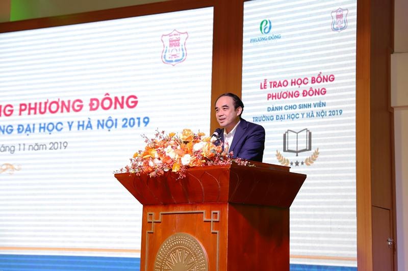 Bệnh viện Đa khoa Phương Đông trao 20 suất học bổng cho sinh viên Đại Học Y Hà Nội