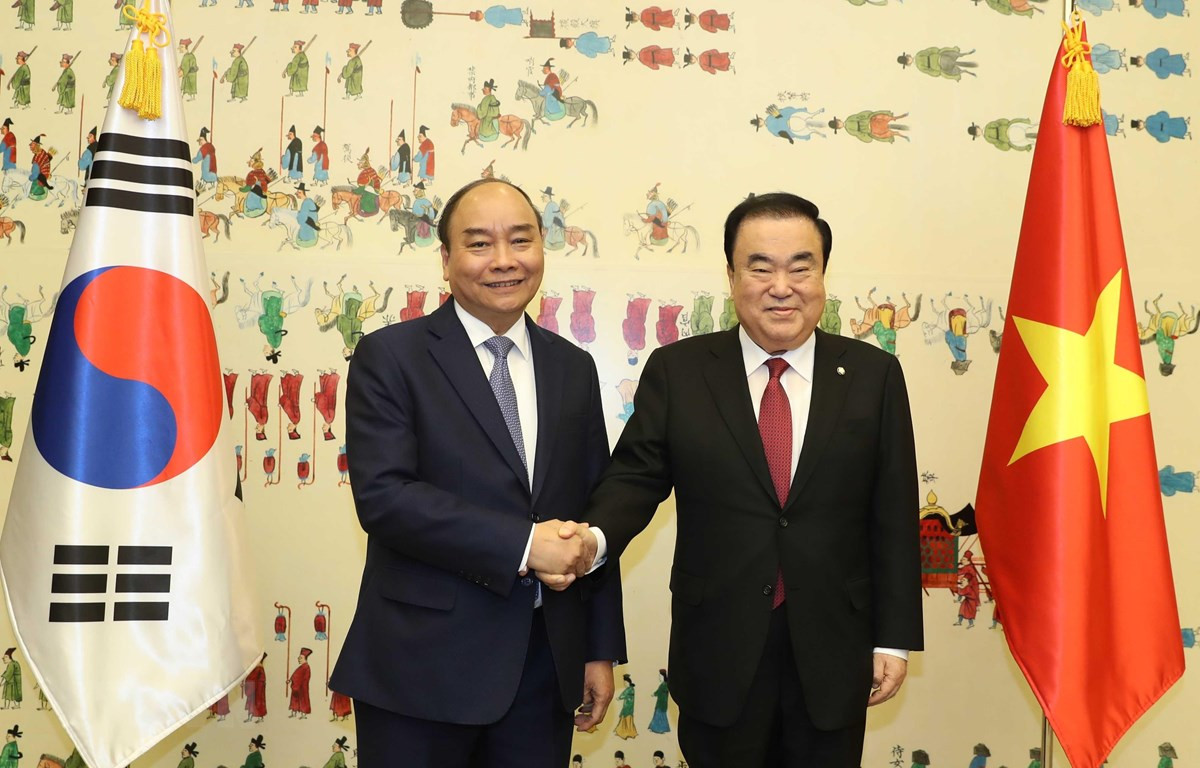 Thủ tướng Nguyễn Xuân Phúc hội kiến Chủ tịch Quốc hội Hàn Quốc; tiếp Thị trưởng Seoul