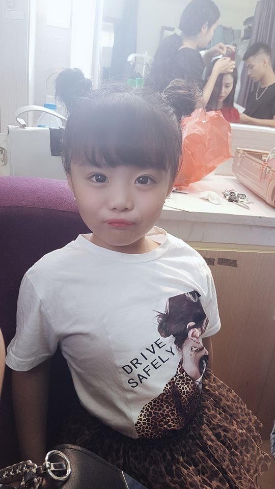 diễn viên nhỏ tuổi nhất Hoa hồng trên ngực trái 1