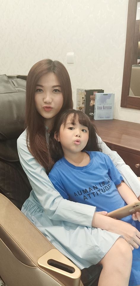 diễn viên nhỏ tuổi nhất Hoa hồng trên ngực trái 2