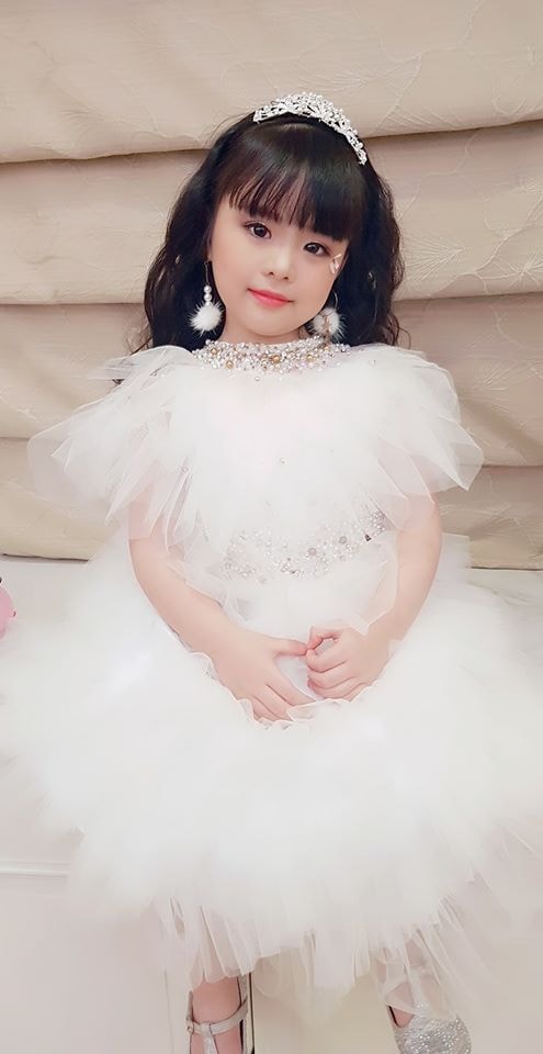 diễn viên nhỏ tuổi nhất Hoa hồng trên ngực trái 1