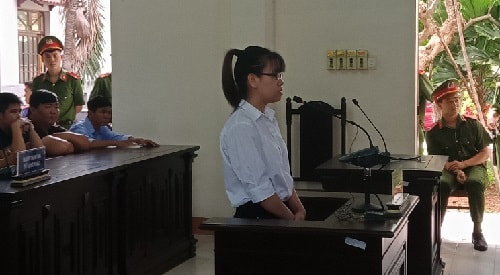 bi-can-tu-trinh-tai-phien-toa-w500-h275.jpg