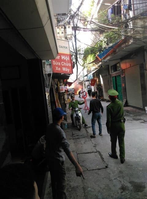 Hỏa hoạn thiêu rụi một cửa hàng gas ở Hà Nội