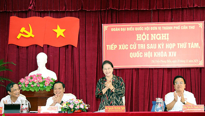 Chủ tịch Quốc hội tiếp xúc cử tri tại Ninh Kiều và Phong Điền, Cần Thơ
