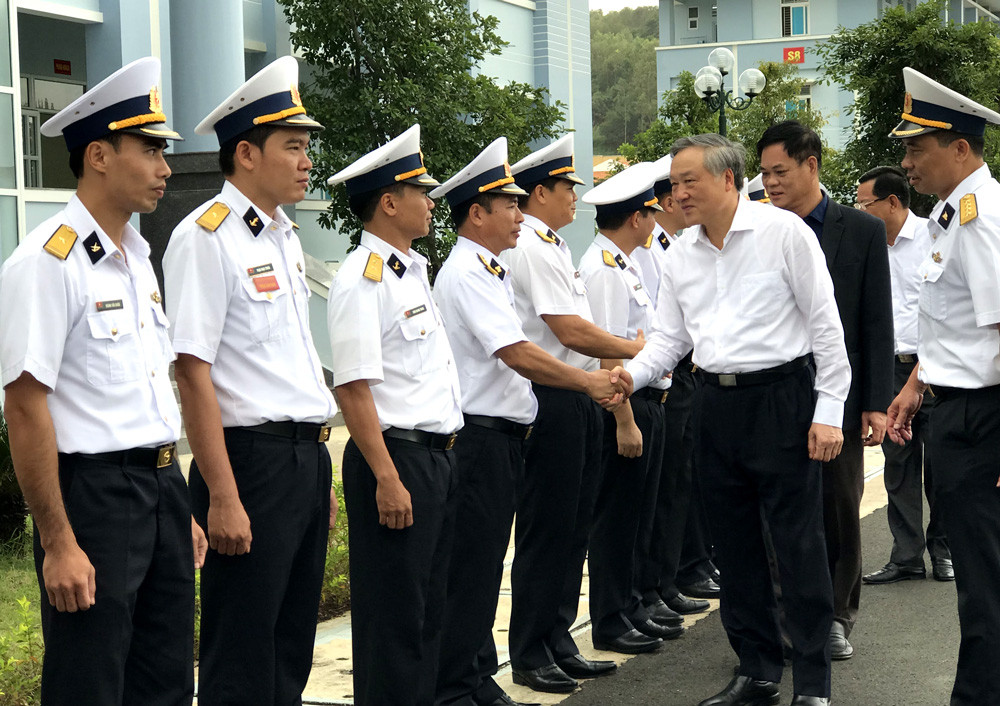 Bí thư Trung ương Đảng, Chánh án TANDTC thăm và tặng quà Lữ đoàn 682 Vùng 4 Hải quân