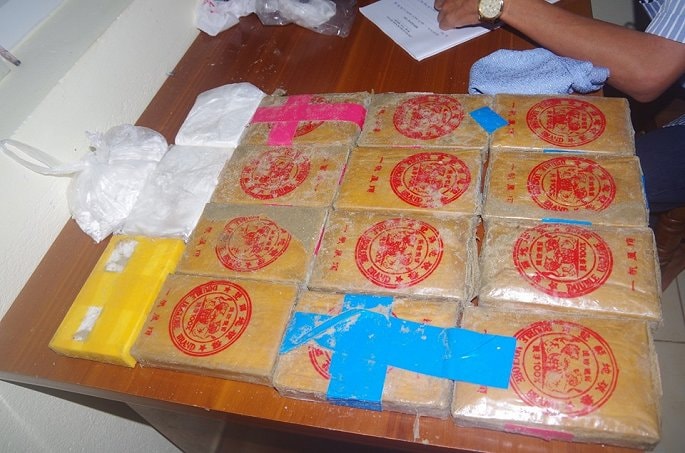 Hàng chục bánh heroin ghi chữ Trung Quốc trôi dạt vào bờ biển