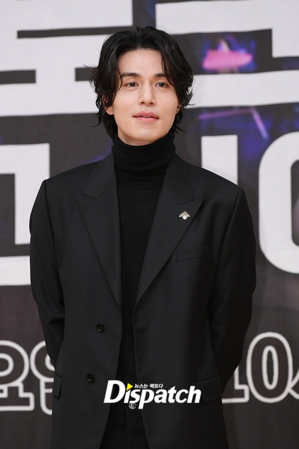 Tài tử 'vạn người mê' Lee Dong Wook thân mật với sao nữ, fans ghen tị vì quá may mắn 1