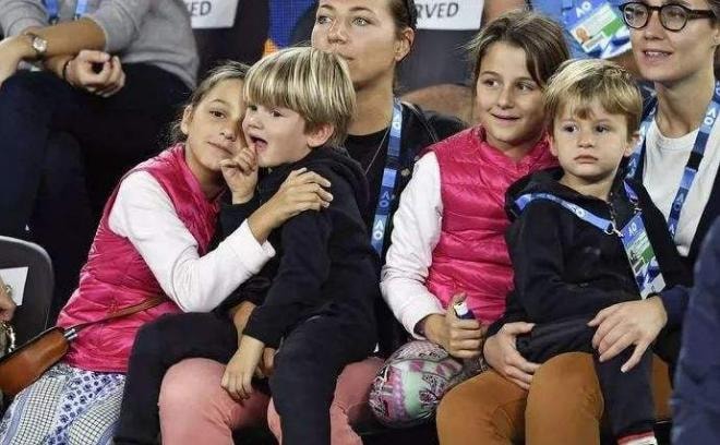 2-roger-federer-su-nghiep-va-gia-dinh-ngoisao.vn-w690-h427 2