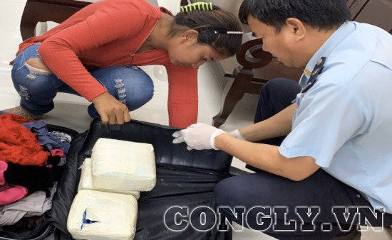 Nữ khách ngoại quốc xách vali chứa 5kg ma túy qua cửa khẩu Mộc Bài