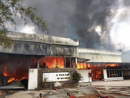Cháy lớn tại xưởng gỗ nằm cạnh kho chứa gas