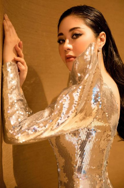 Hoa hậu Tô Diệp Hà diện váy tôn dáng, khoe ba vòng gợi cảm