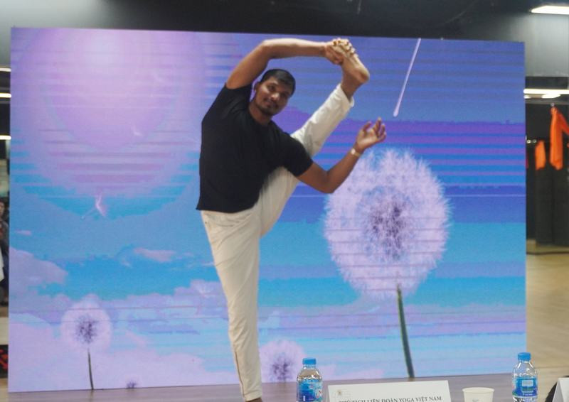 Ra mắt Học viện Thể thao toàn cầu: Nữ hoàng Yoga Anjali truyền lửa tinh thần Yoga