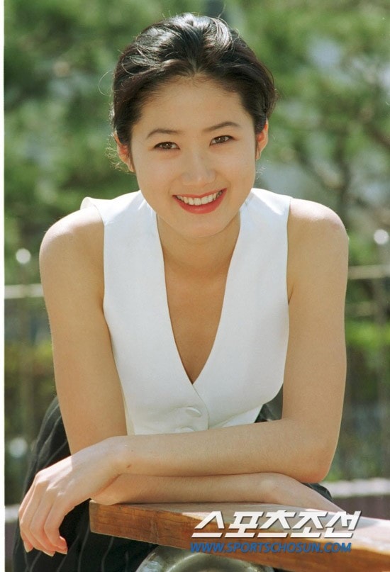 'Bảo bối điện ảnh' bí ẩn bậc nhất showbiz Hàn: Yêu chồng của Lee Young Ae, 'ăn ngủ' trên vàng khi rời showbiz 2
