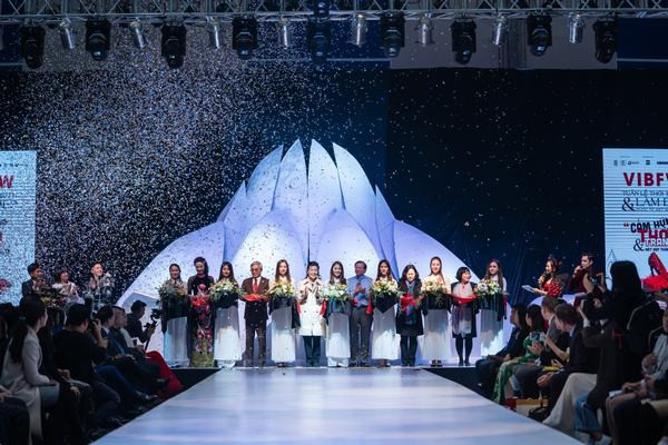 Ấn tượng đêm khai mạc Tuần lễ thời trang và làm đẹp quốc tế Việt Nam 2019  