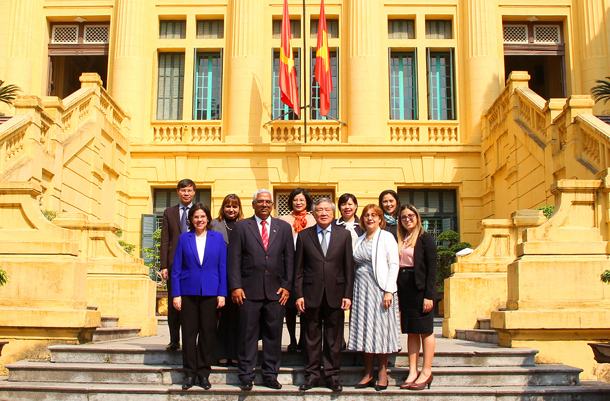 Chánh án TANDTC Nguyễn Hòa Bình tiếp Bộ trưởng Bộ Tư pháp Cuba