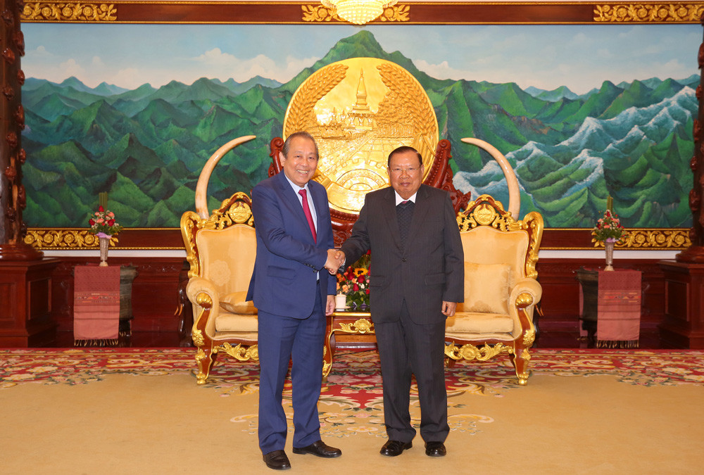 Phó Thủ tướng Trương Hòa Bình gặp Chánh án TANDTC Lào Khampha Sengdara