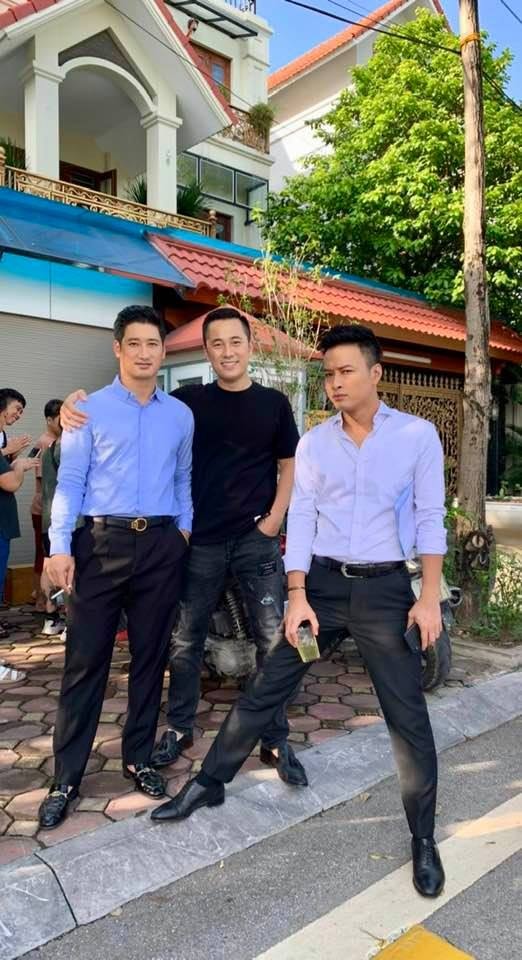 Tuấn Hoa hồng trên ngực trái 3