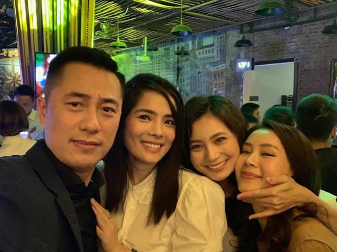Tuấn Hoa hồng trên ngực trái 2