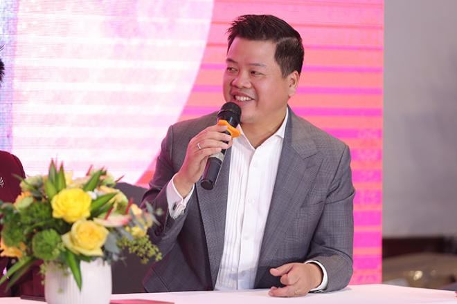 Vợ Tùng Dương nói gì khi chồng đi thu âm cùng ca sĩ nữ trẻ đẹp đến tận 2h sáng? 0