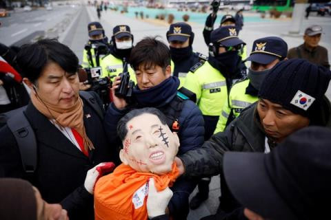 Tin vắn thế giới ngày 15/12: Người Hàn Quốc hành hạ 