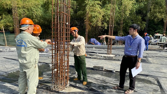  Tháo dỡ công trình sai phép tại Khu du lịch sinh thái Thung Nham, Ninh Bình