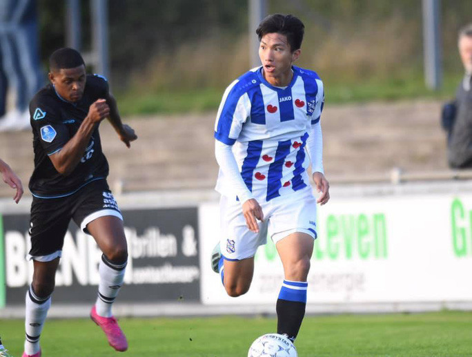 Đoàn Văn Hậu ra sân trận đầu tiên cho Heerenveen