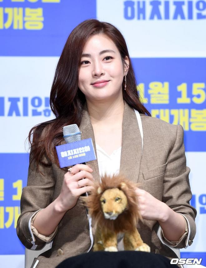 Lộ diện giữa tin đồn hẹn hò giữa 'tình cũ' Hyun Bin và Son Ye Jin, Kang Sora khoe body tỉ lệ siêu hoàn hảo, đặc biệt là cặp đùi 1