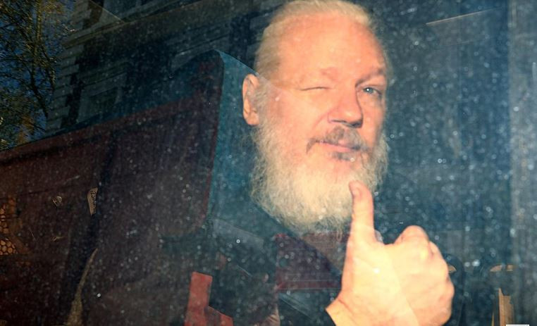 Hiệp ước Anh-Mỹ cấm dẫn độ trường hợp của Julian Assange?
