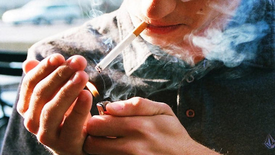 Lần đầu tiên tỷ lệ hút thuốc lá ở nam giới giảm