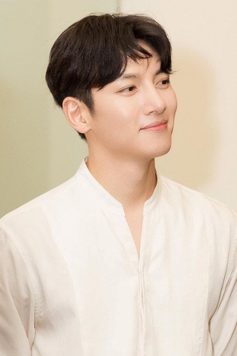 Ji Chang Wook gây sốc khi đăng video phì phèo thuốc lá, vô tư nhả khói như đang hưởng thụ 0
