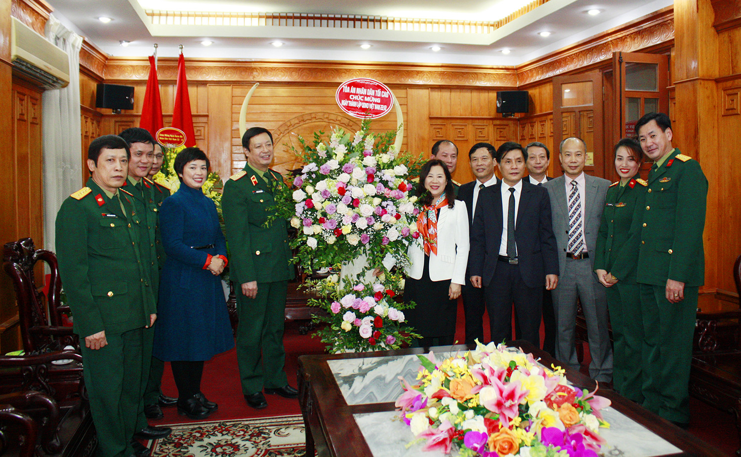 Phó Chánh án TANDTC Nguyễn Thúy Hiền chúc mừng TAQSTW nhân ngày 22/12