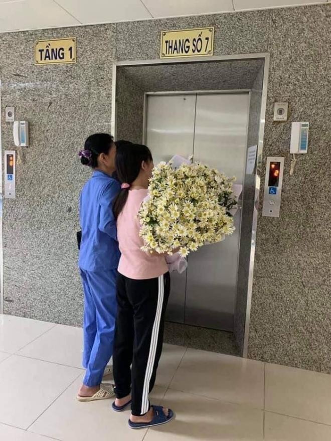 Xúc động hình ảnh mẹ bật khóc chia ly con trai 19 tuổi hiến tạng nhường sự sống cho nhiều người 2 Xúc động hình ảnh mẹ bật khóc chia ly con trai 19 tuổi hiến tạng nhường sự sống cho nhiều người 2