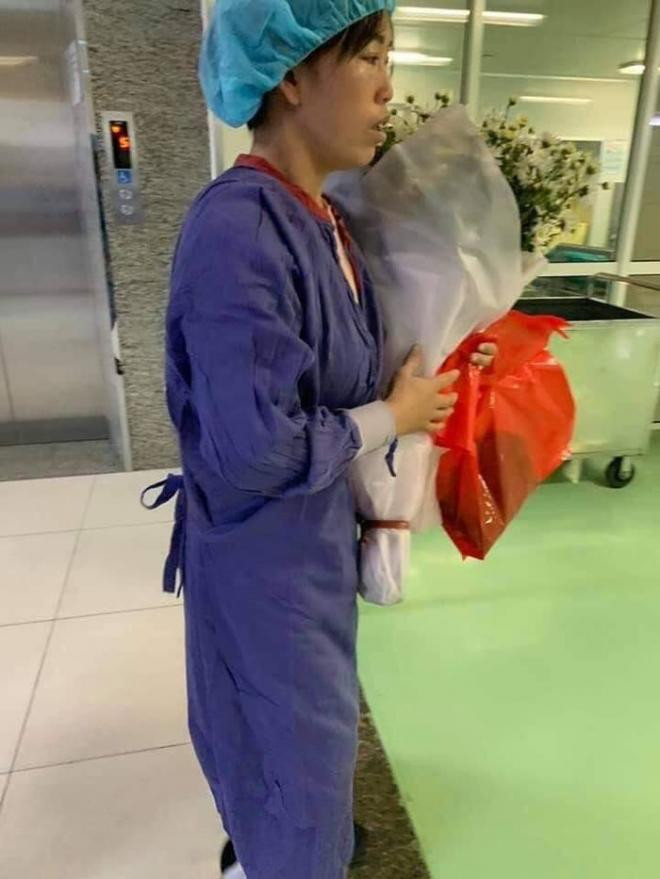 Xúc động hình ảnh mẹ bật khóc chia ly con trai 19 tuổi hiến tạng nhường sự sống cho nhiều người 0 Xúc động hình ảnh mẹ bật khóc chia ly con trai 19 tuổi hiến tạng nhường sự sống cho nhiều người 0