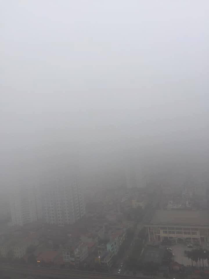 Chuyên gia lý giải hiện tượng sương mù dày đặc ở Hà Nội