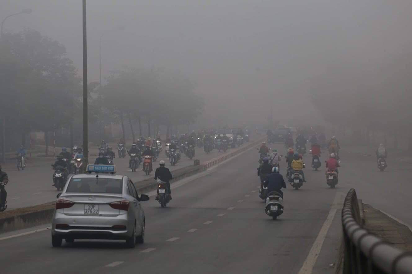 Chuyên gia lý giải hiện tượng sương mù dày đặc ở Hà Nội
