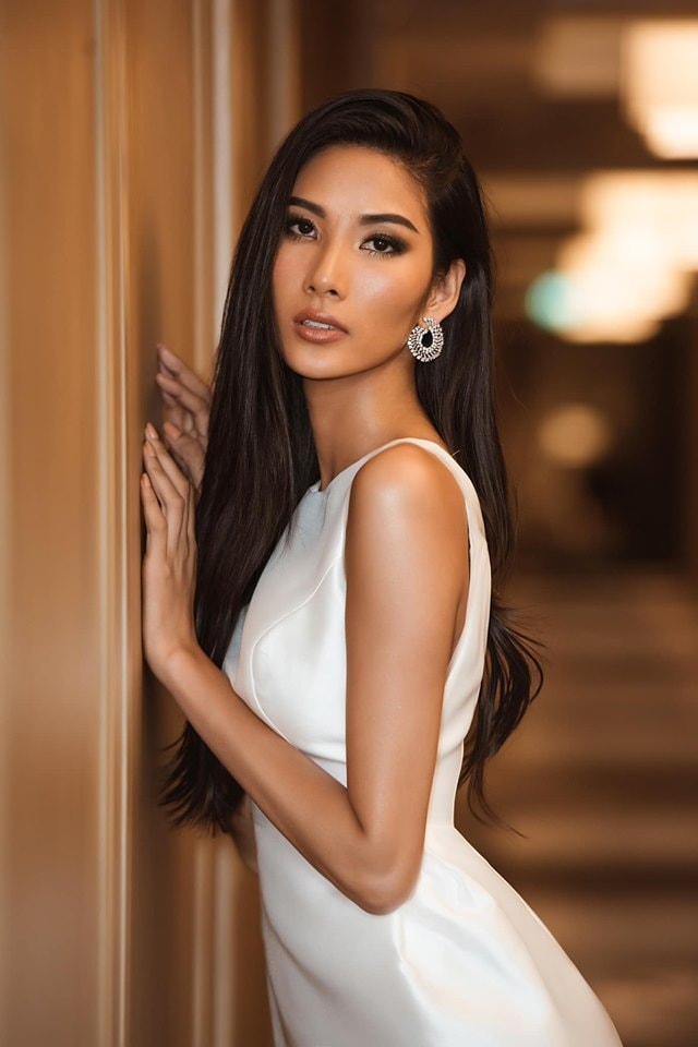 Á hậu Hoàng Thuỳ 2