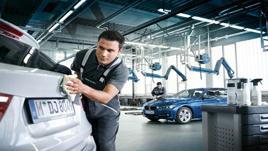 Chương trình tri ân khách hàng cuối năm của BMW và MINI