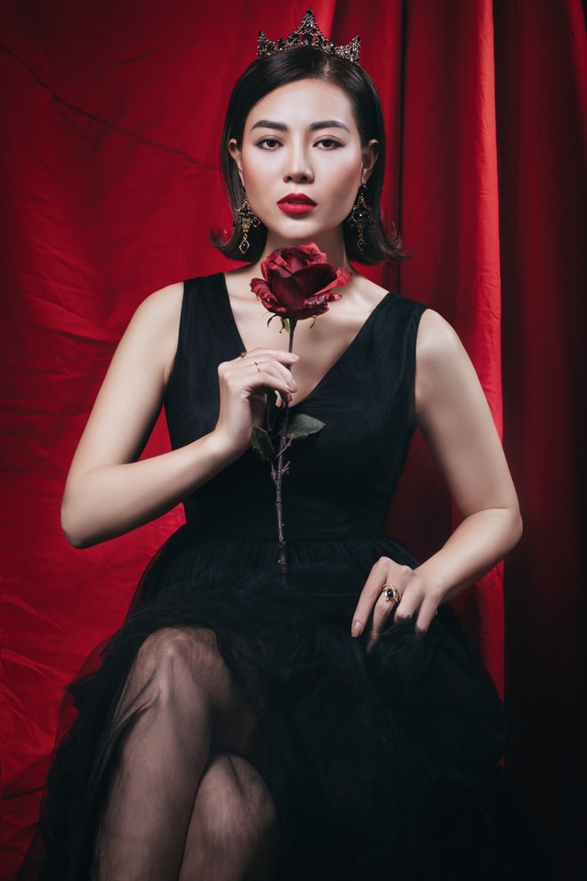Thanh Hương cắt tóc ngắn, đeo vương miện đen bí ẩn trong loạt ảnh mới 2