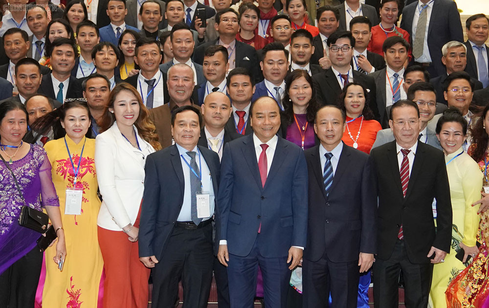 Thủ tướng gặp mặt đoàn đại biểu Hiệp hội Doanh nghiệp nhỏ và vừa; tiếp Bộ trưởng Ngoại giao Lào 