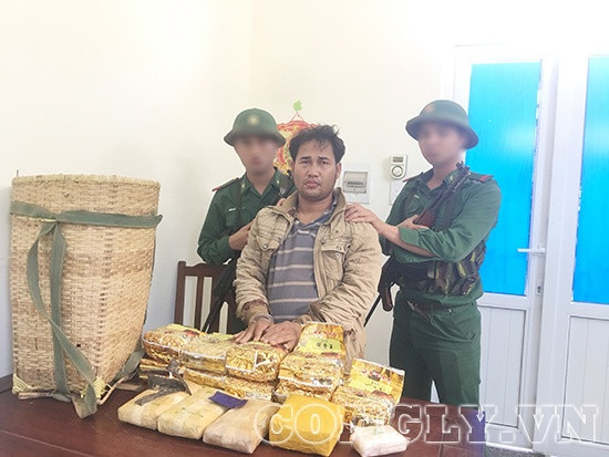 Đối tượng người Lào mang 10kg ma túy vào Việt Nam