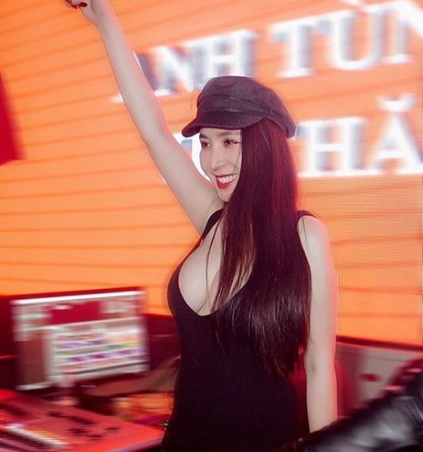 ảnh gợi cảm của bà xã Khắc Việt  8