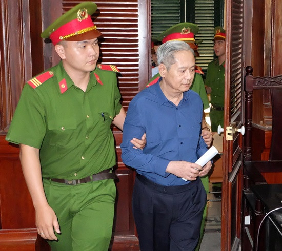 Cựu Phó Chủ tịch UBND TP. HCM Nguyễn Hữu Tín lĩnh án 7 năm tù