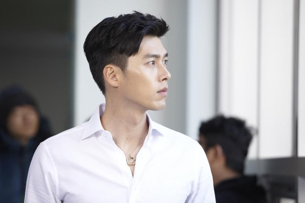 Hyun Bin mỗi lần xuất hiện đều tựa tổng tài và chiếc mũi thì sắc như muốn 'đòi mạng' chị em 0