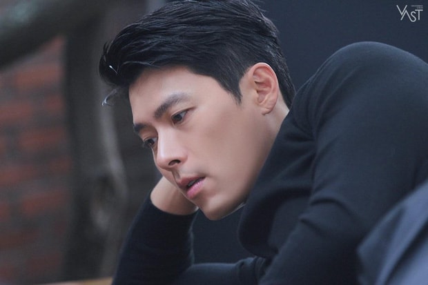 Hyun Bin mỗi lần xuất hiện đều tựa tổng tài và chiếc mũi thì sắc như muốn 'đòi mạng' chị em 19