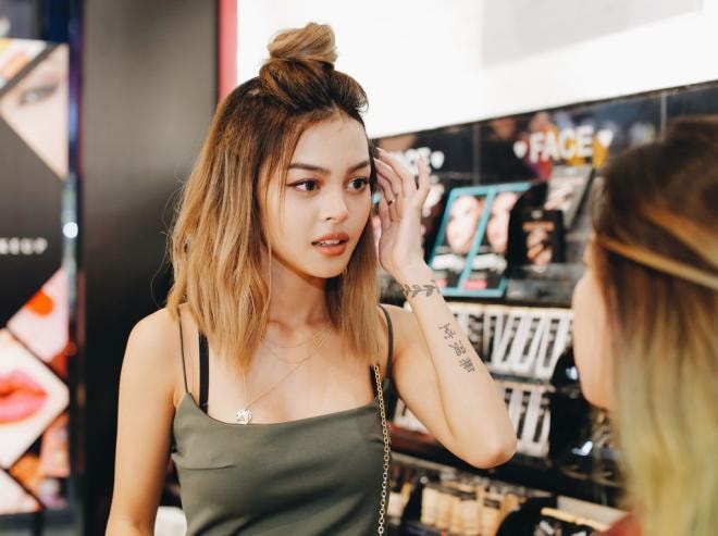 Hot girl môi tều sinh con  3