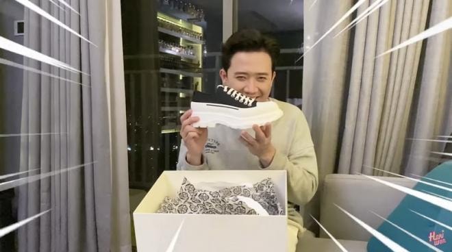 Trấn Thành và Hari Won đập hộp hàng hiệu  10