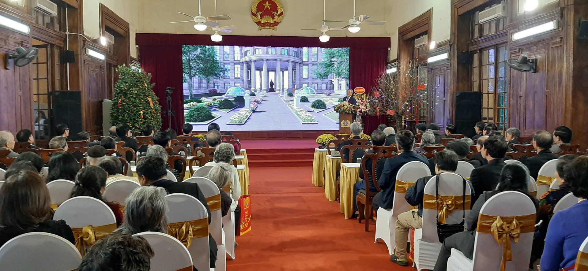 Chánh án Nguyễn Hòa Bình gặp mặt chúc Tết cán bộ TANDTC khu vực Hà Nội và TAQSTW